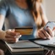 Исследование от Bankiros.ru: как россияне выбирают дебетовые карты и каким количеством карт пользуются